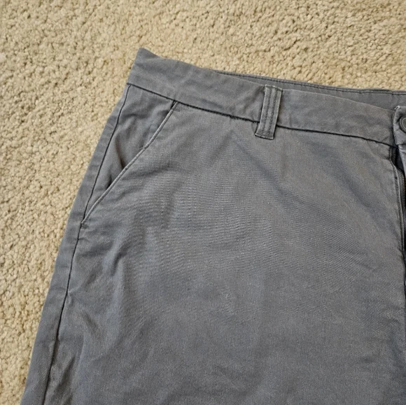Magellan Outdoors Women's Size 18 Gray Shorts with Pockets - Picture 8 of 14